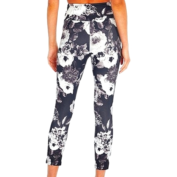 💚BALANCE COLLECTION 💕Black & White Leggings🦓 - Picture 2 of 5